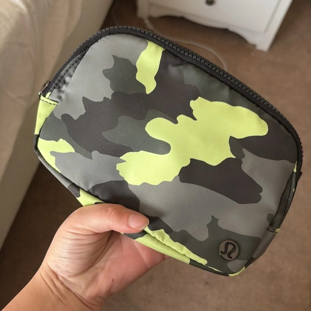 Lululemon Original Neon Green Camo Everywhere Belt bag Rare Color - Picture 6 of 8